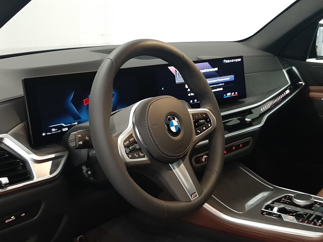 BMW X5 xDrive30d color Marrón. Año 2025. 219KW(298CV). Diésel. En concesionario Automoviles Bertolin S.L. de Valencia