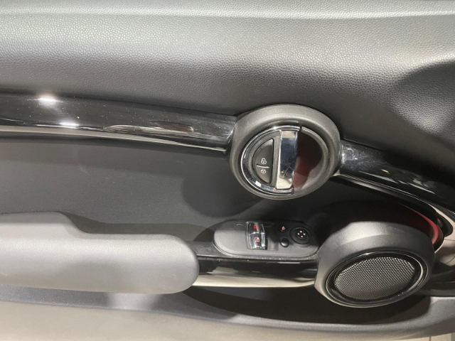 fotoG 16 del MINI MINI 3 Puertas Cooper 100 kW (136 CV) 136cv Gasolina del 2022 en Alicante