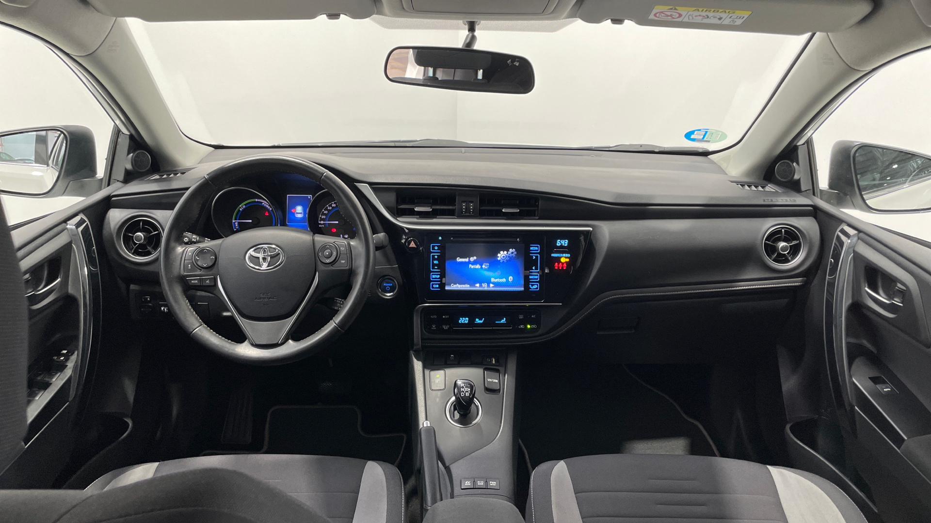 Toyota Auris 140H Hybrid - 8