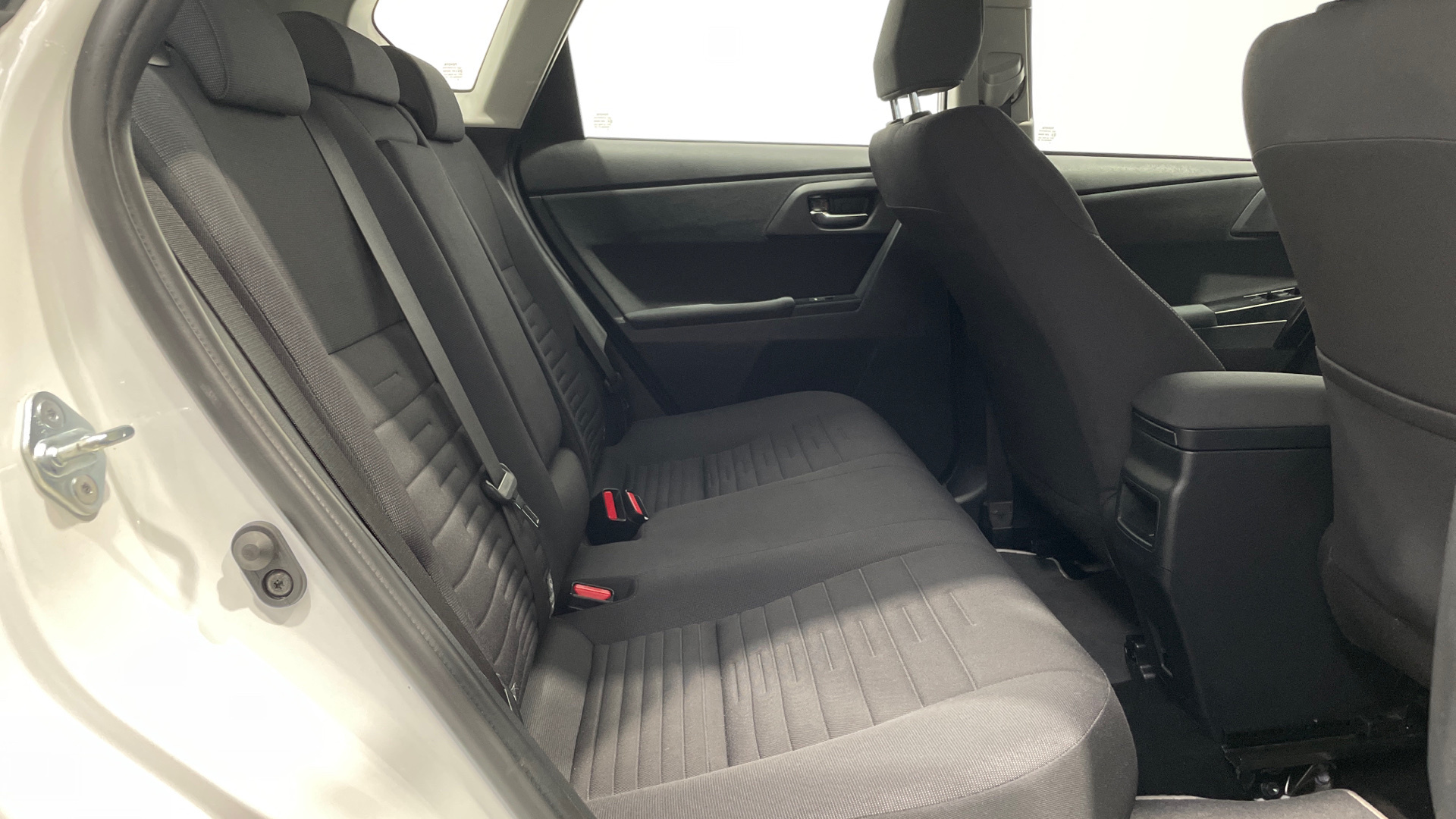 Toyota Auris 140H Hybrid - 12