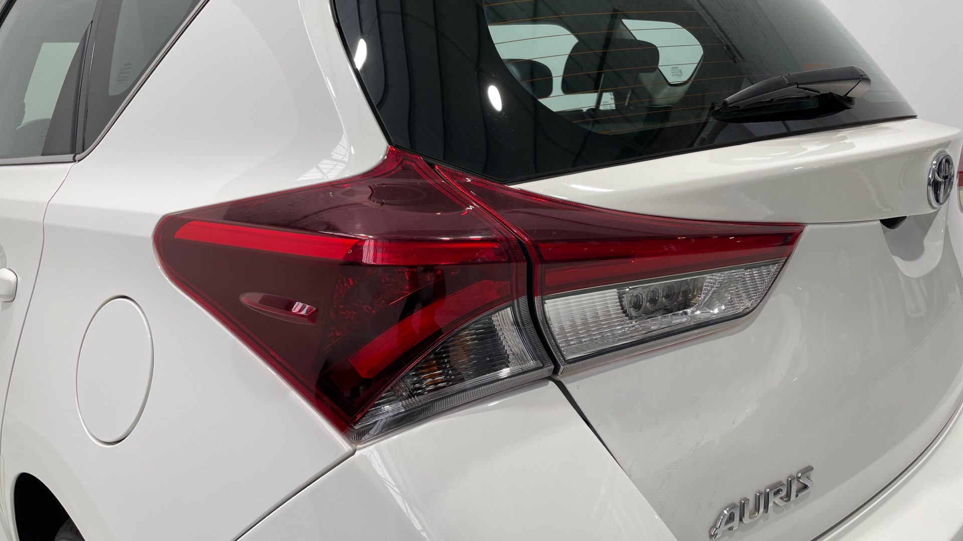 Toyota Auris 140H Hybrid - 13