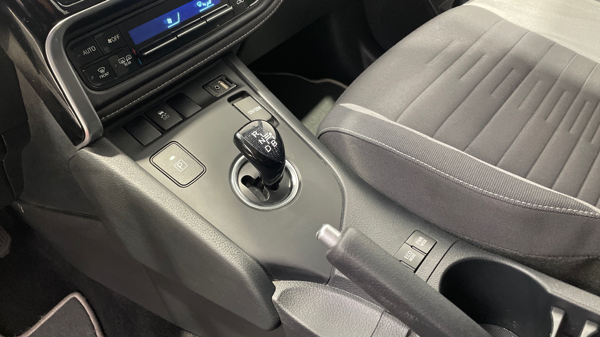 Toyota Auris 140H Hybrid - 18
