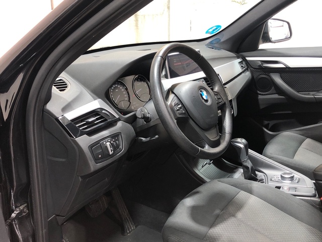 BMW X1 xDrive25e color Negro. Año 2021. 162KW(220CV). Híbrido Electro/Gasolina. En concesionario Movilnorte El Plantio de Madrid