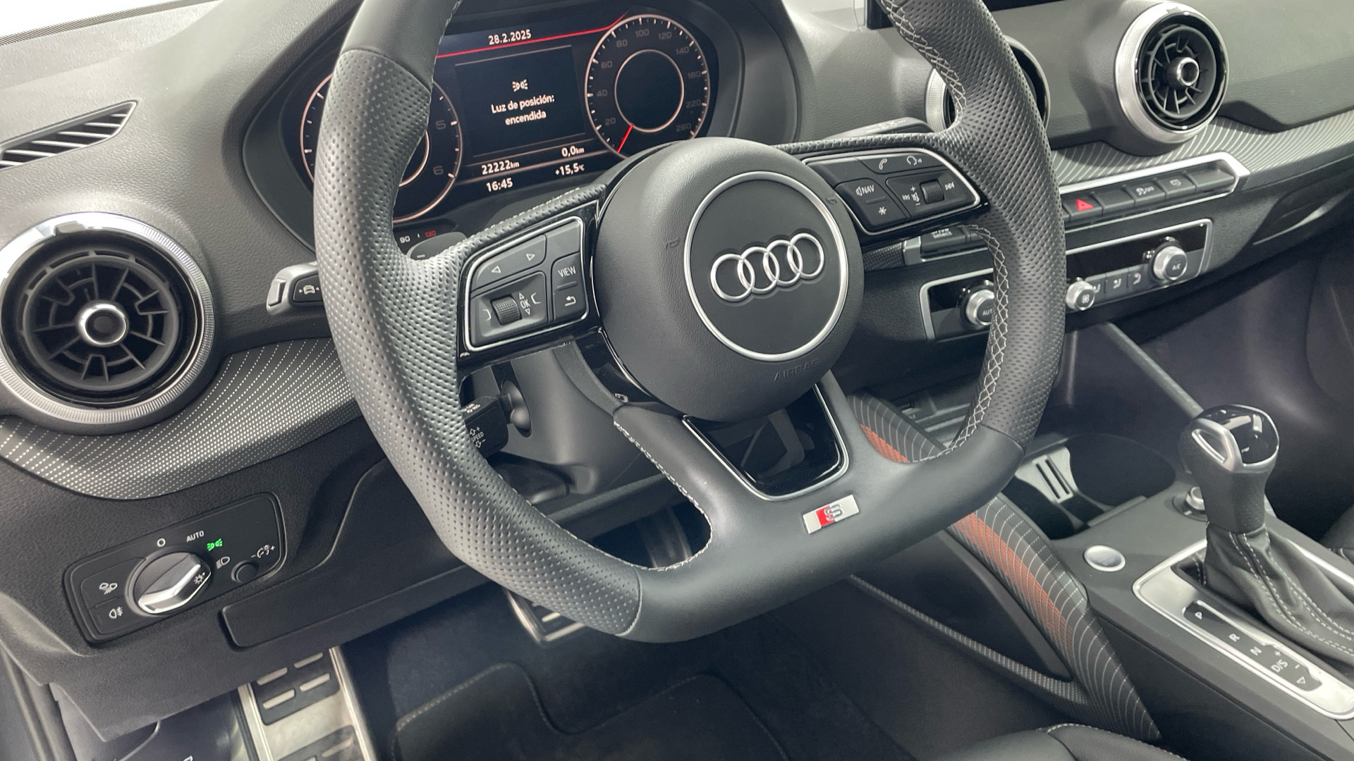 Audi Q2 35 TDI - 14