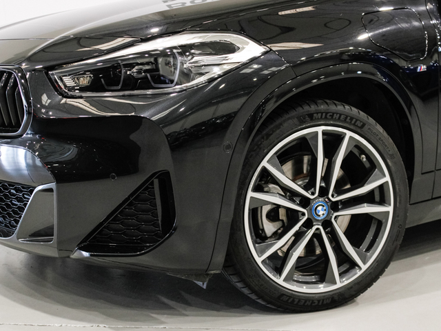 BMW X2 xDrive25e color Negro. Año 2023. 162KW(220CV). Híbrido Electro/Gasolina. En concesionario Barcelona Premium -- GRAN VIA de Barcelona