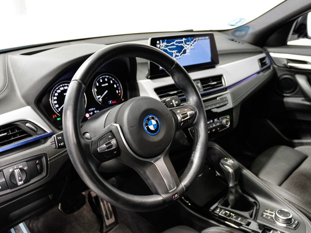 BMW X2 xDrive25e color Negro. Año 2023. 162KW(220CV). Híbrido Electro/Gasolina. En concesionario Barcelona Premium -- GRAN VIA de Barcelona