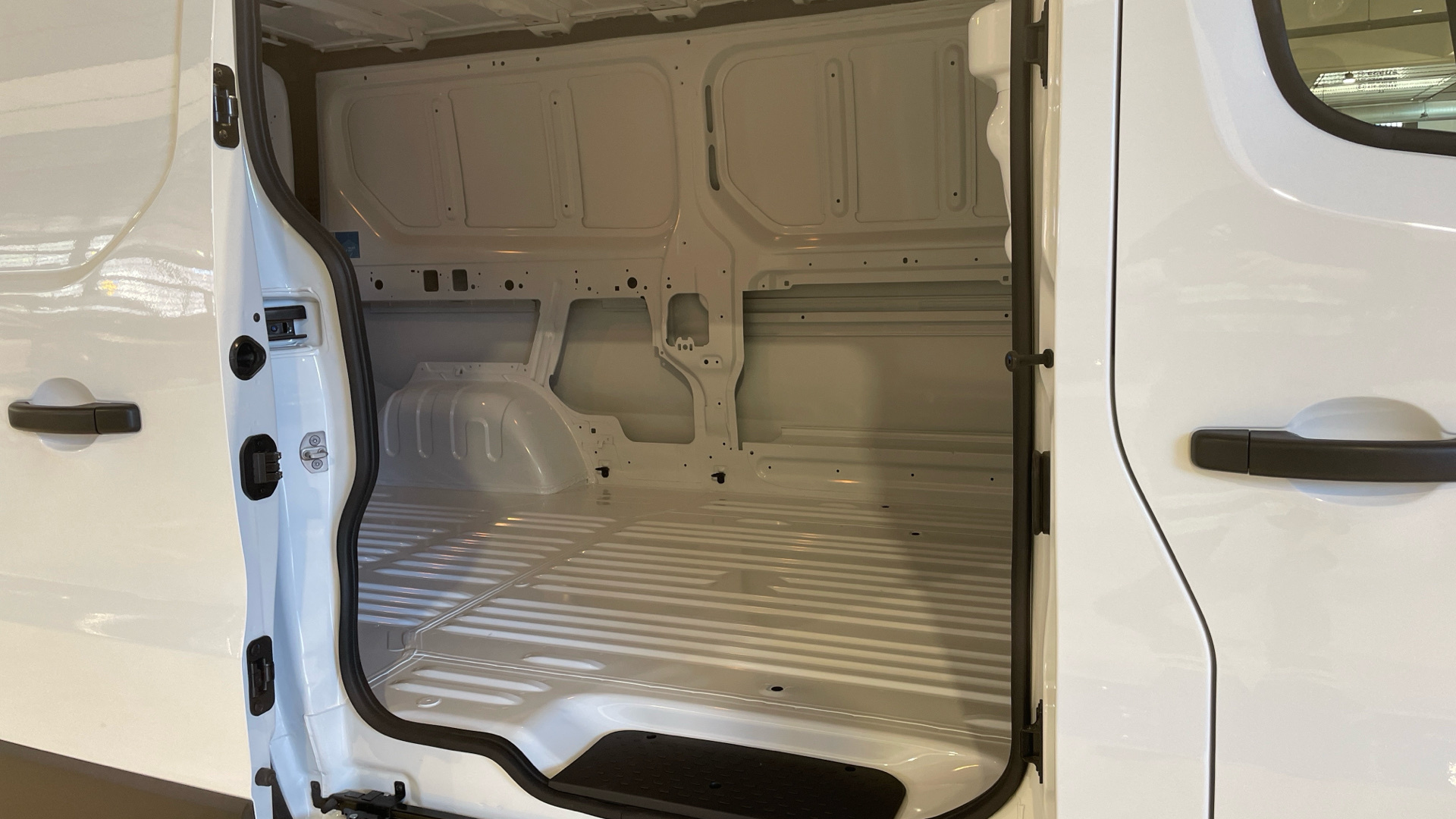 Renault Trafic Furgon dCi 150 - 12