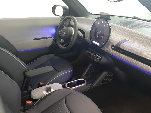 fotoG 7 del MINI MINI 3 Puertas Cooper SE 160 kW (218 CV) 218cv Eléctrico del 2024 en Valencia