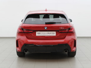 BMW Serie 1 118d color Rojo. Año 2024. 110KW(150CV). Diésel. En concesionario Augusta Aragon S.A. de Zaragoza