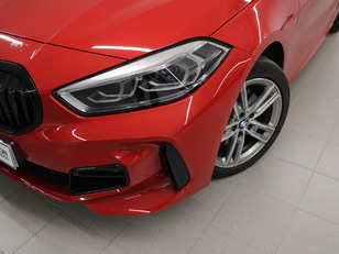 BMW Serie 1 118d color Rojo. Año 2024. 110KW(150CV). Diésel. En concesionario Augusta Aragon S.A. de Zaragoza
