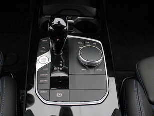 BMW Serie 1 118d color Rojo. Año 2024. 110KW(150CV). Diésel. En concesionario Augusta Aragon S.A. de Zaragoza