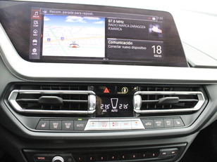 BMW Serie 1 118d color Rojo. Año 2024. 110KW(150CV). Diésel. En concesionario Augusta Aragon S.A. de Zaragoza