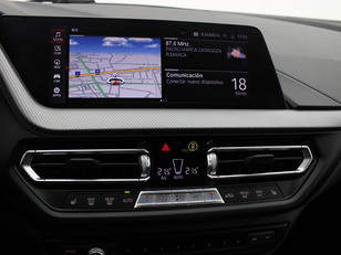 BMW Serie 1 118d color Rojo. Año 2024. 110KW(150CV). Diésel. En concesionario Augusta Aragon S.A. de Zaragoza
