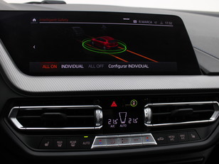 BMW Serie 1 118d color Rojo. Año 2024. 110KW(150CV). Diésel. En concesionario Augusta Aragon S.A. de Zaragoza