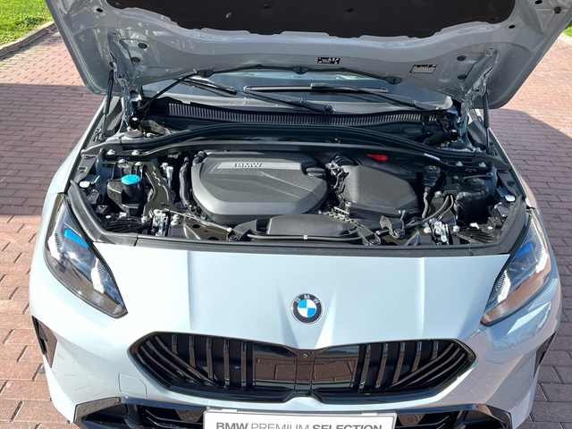 BMW Serie 1 120d color Gris. Año 2025. 120KW(163CV). Diésel. En concesionario Murcia Premium S.L. AV DEL ROCIO de Murcia