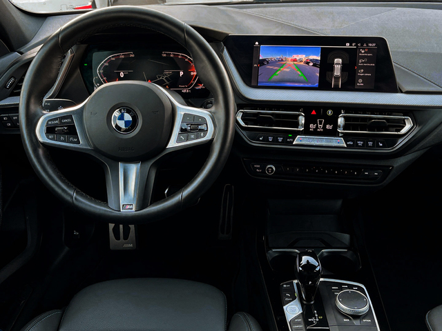 BMW Serie 1 118d color Gris. Año 2024. 110KW(150CV). Diésel. En concesionario CARTAGENA PREMIUM S.L. de Murcia