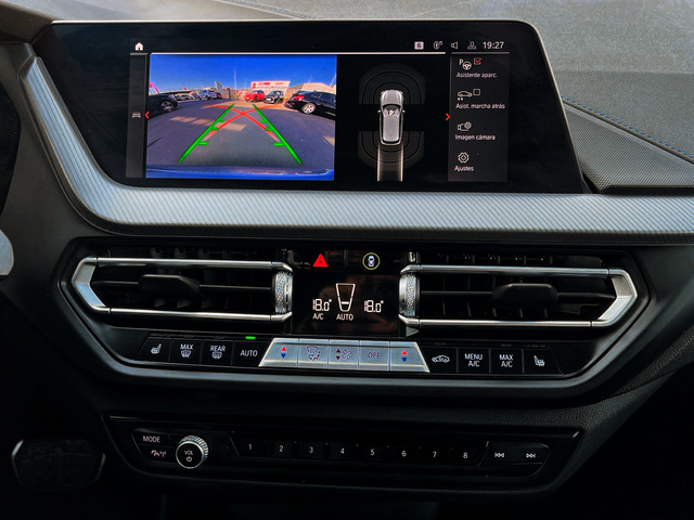 BMW Serie 1 118d color Gris. Año 2024. 110KW(150CV). Diésel. En concesionario CARTAGENA PREMIUM S.L. de Murcia