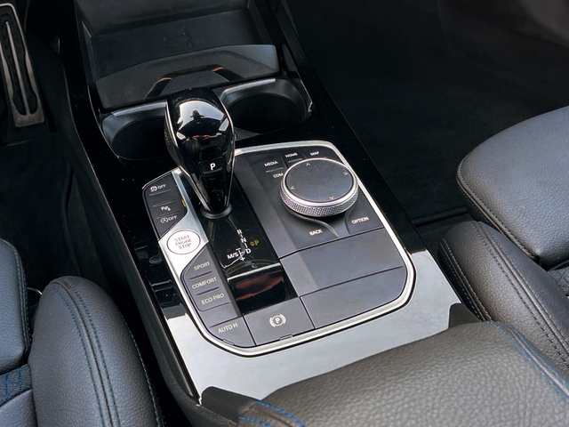 BMW Serie 1 118d color Gris. Año 2024. 110KW(150CV). Diésel. En concesionario CARTAGENA PREMIUM S.L. de Murcia