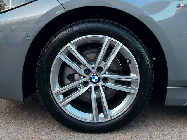 BMW Serie 1 118d color Gris. Año 2024. 110KW(150CV). Diésel. En concesionario CARTAGENA PREMIUM S.L. de Murcia