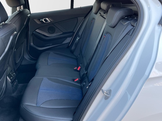 BMW Serie 1 118d color Blanco. Año 2024. 110KW(150CV). Diésel. En concesionario CARTAGENA PREMIUM S.L. de Murcia