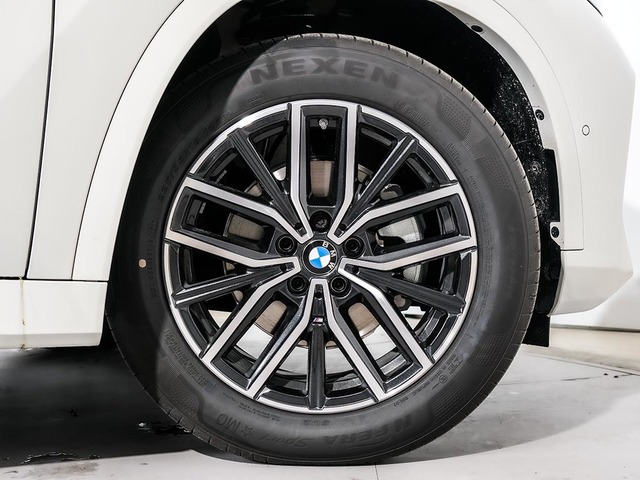 BMW X1 sDrive18d color Blanco. Año 2025. 110KW(150CV). Diésel. En concesionario Oliva Motor Tarragona de Tarragona