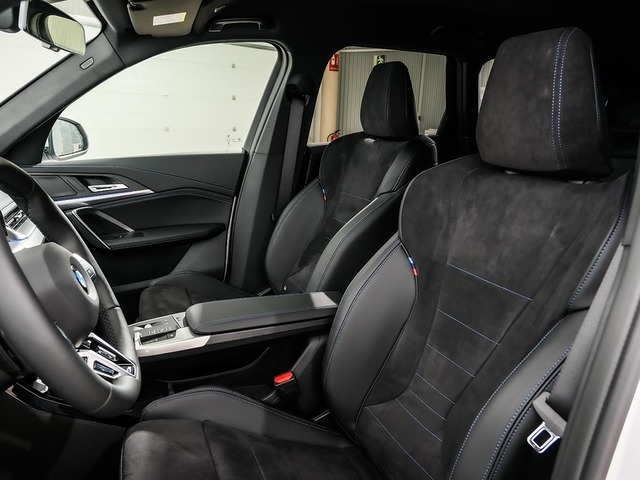 BMW X1 sDrive18d color Blanco. Año 2025. 110KW(150CV). Diésel. En concesionario Oliva Motor Tarragona de Tarragona