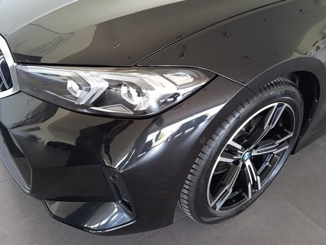 BMW Serie 3 318d color Negro. Año 2024. 110KW(150CV). Diésel. En concesionario ALBAMOCION CIUDAD REAL  de Ciudad Real