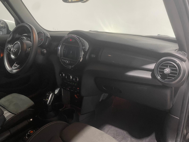 fotoG 7 del MINI MINI 5 Puertas Cooper 100 kW (136 CV) 136cv Gasolina del 2020 en Alicante