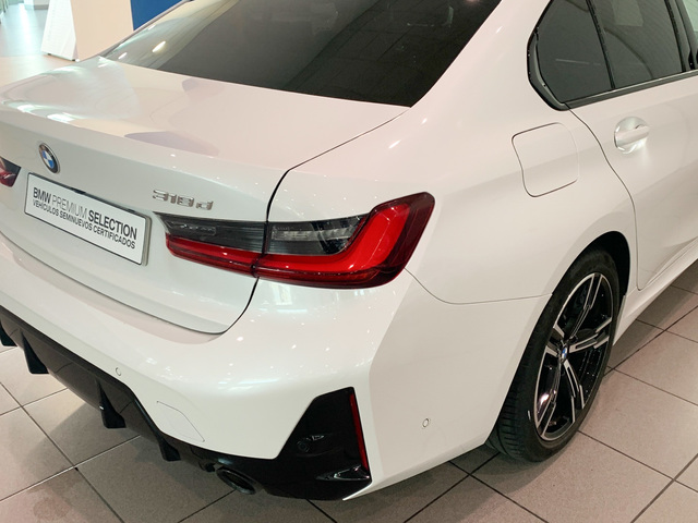 BMW Serie 3 318d color Blanco. Año 2024. 110KW(150CV). Diésel. En concesionario Celtamotor Lalín de Pontevedra