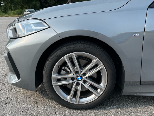 BMW Serie 1 118d color Gris. Año 2024. 110KW(150CV). Diésel. En concesionario Celtamotor Caldas Reis de Pontevedra