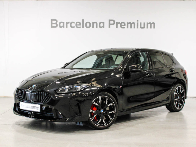 BMW Serie 1 118d color Negro. Año 2025. 110KW(150CV). Diésel. En concesionario Barcelona Premium -- GRAN VIA de Barcelona