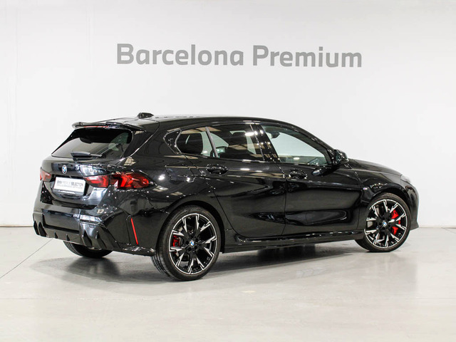 BMW Serie 1 118d color Negro. Año 2025. 110KW(150CV). Diésel. En concesionario Barcelona Premium -- GRAN VIA de Barcelona