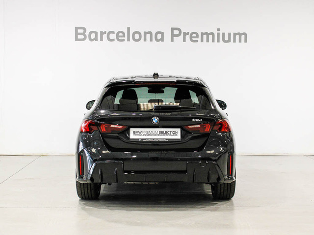 BMW Serie 1 118d color Negro. Año 2025. 110KW(150CV). Diésel. En concesionario Barcelona Premium -- GRAN VIA de Barcelona