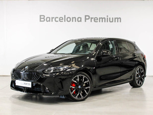 Fotos de BMW Serie 1 118d color Negro. Año 2025. 110KW(150CV). Diésel. En concesionario Barcelona Premium -- GRAN VIA de Barcelona