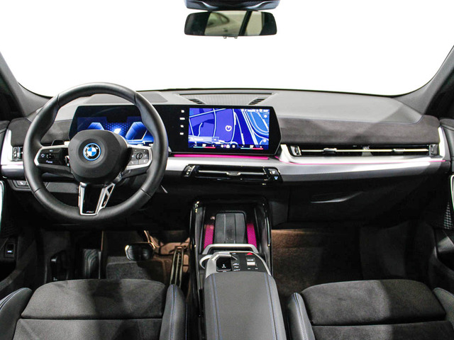 BMW iX2 xDrive30 color Negro. Año 2025. 230KW(313CV). Eléctrico. En concesionario Barcelona Premium -- GRAN VIA de Barcelona