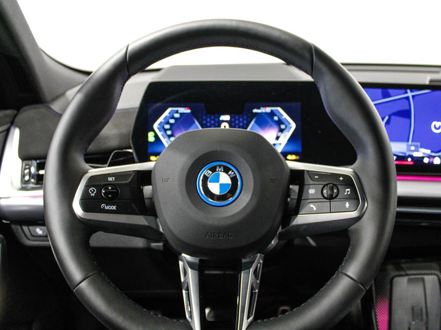 BMW iX2 xDrive30 color Negro. Año 2025. 230KW(313CV). Eléctrico. En concesionario Barcelona Premium -- GRAN VIA de Barcelona