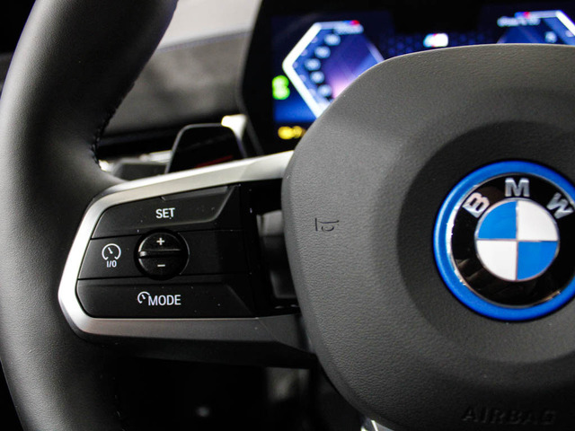 BMW iX2 xDrive30 color Negro. Año 2025. 230KW(313CV). Eléctrico. En concesionario Barcelona Premium -- GRAN VIA de Barcelona