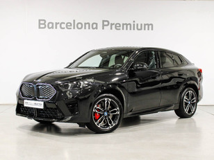 Fotos de BMW iX2 xDrive30 color Negro. Año 2025. 230KW(313CV). Eléctrico. En concesionario Barcelona Premium -- GRAN VIA de Barcelona
