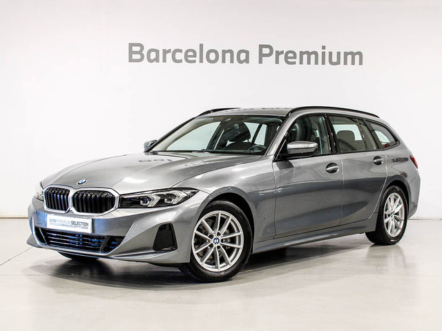 BMW Serie 3 318d Touring color Gris. Año 2025. 110KW(150CV). Diésel. En concesionario Barcelona Premium -- GRAN VIA de Barcelona