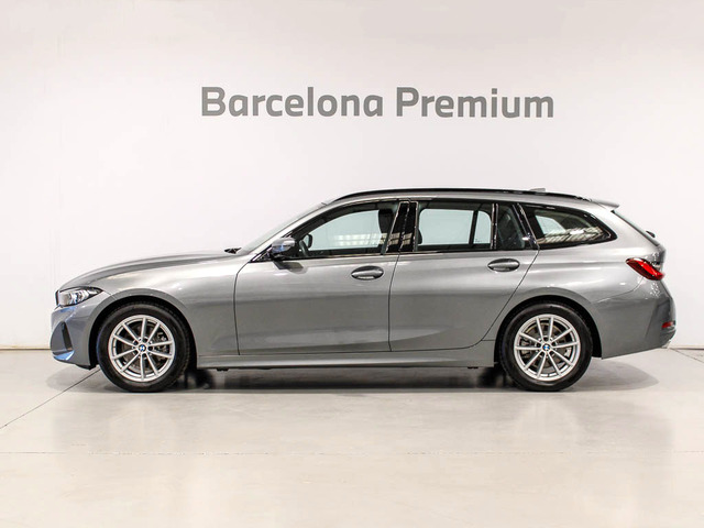 BMW Serie 3 318d Touring color Gris. Año 2025. 110KW(150CV). Diésel. En concesionario Barcelona Premium -- GRAN VIA de Barcelona
