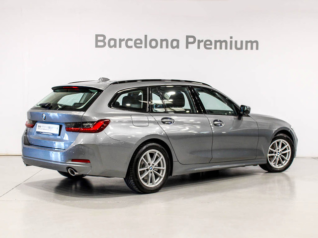 BMW Serie 3 318d Touring color Gris. Año 2025. 110KW(150CV). Diésel. En concesionario Barcelona Premium -- GRAN VIA de Barcelona