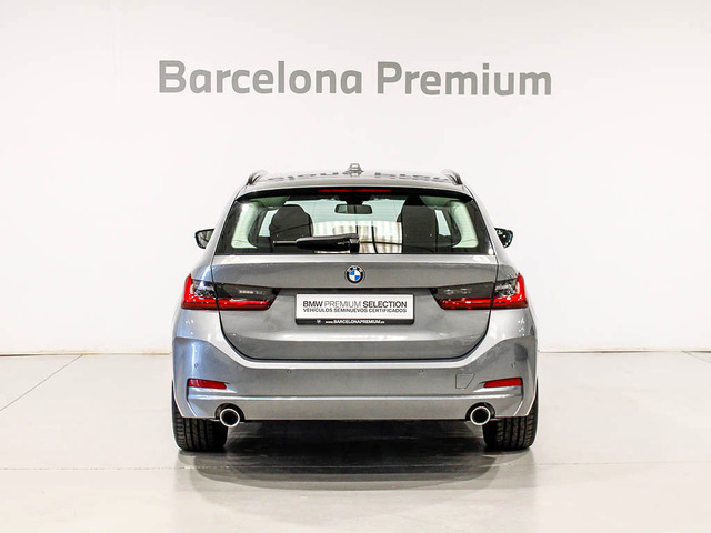 BMW Serie 3 318d Touring color Gris. Año 2025. 110KW(150CV). Diésel. En concesionario Barcelona Premium -- GRAN VIA de Barcelona