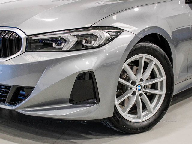 BMW Serie 3 318d Touring color Gris. Año 2025. 110KW(150CV). Diésel. En concesionario Barcelona Premium -- GRAN VIA de Barcelona