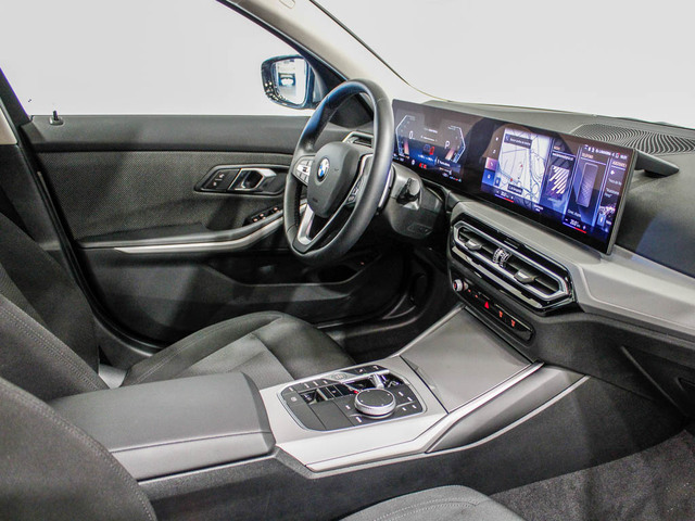 BMW Serie 3 318d Touring color Gris. Año 2025. 110KW(150CV). Diésel. En concesionario Barcelona Premium -- GRAN VIA de Barcelona