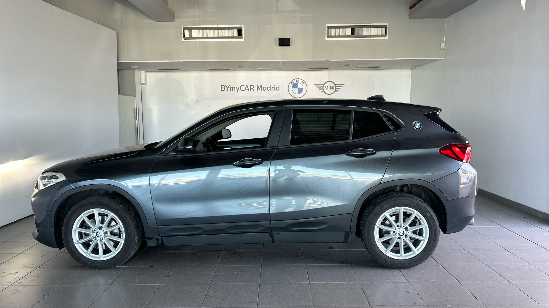 BMW X2 sDrive18d color Gris. Año 2021. 110KW(150CV). Diésel. En concesionario BYmyCAR Madrid - Alcalá de Madrid