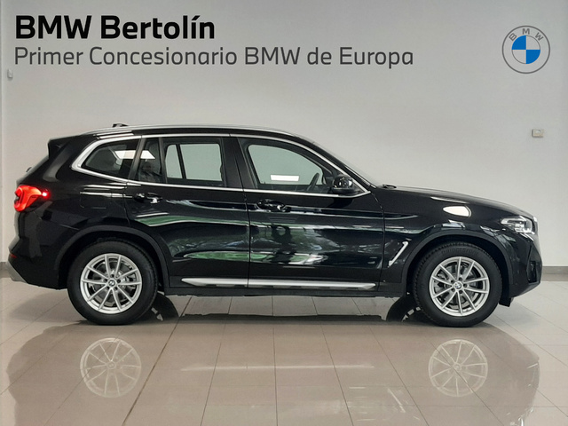 BMW X3 sDrive18d color Negro. Año 2023. 110KW(150CV). Diésel. En concesionario Automoviles Bertolin S.L. de Valencia