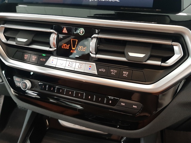 BMW X3 sDrive18d color Negro. Año 2023. 110KW(150CV). Diésel. En concesionario Automoviles Bertolin S.L. de Valencia