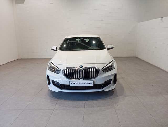 BMW Serie 1 118d color Blanco. Año 2021. 110KW(150CV). Diésel. En concesionario Motor Munich - Terrassa - VO de Barcelona
