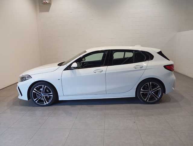 BMW Serie 1 118d color Blanco. Año 2021. 110KW(150CV). Diésel. En concesionario Motor Munich - Terrassa - VO de Barcelona
