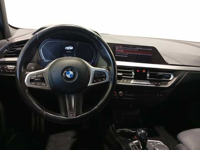 BMW Serie 1 118d color Blanco. Año 2021. 110KW(150CV). Diésel. En concesionario Motor Munich - Terrassa - VO de Barcelona